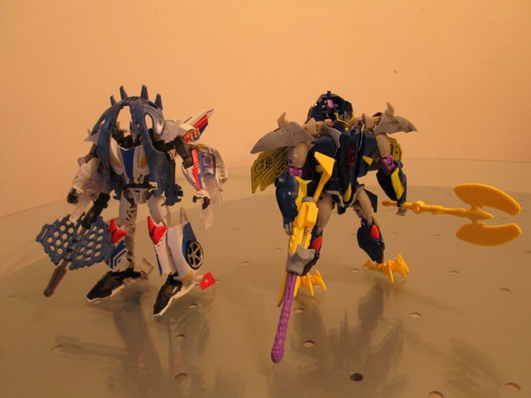 Beast Hunters Dreadwing In Hand Images Transformers Prime Deluxe Class Figure  (27 of 30)